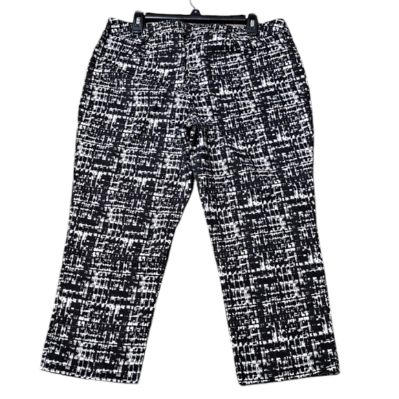 Apt. 9 Capri Pants Mid-Rise Black & White Abstract Pattern Size 14 NWOT - Picture 4 of 9